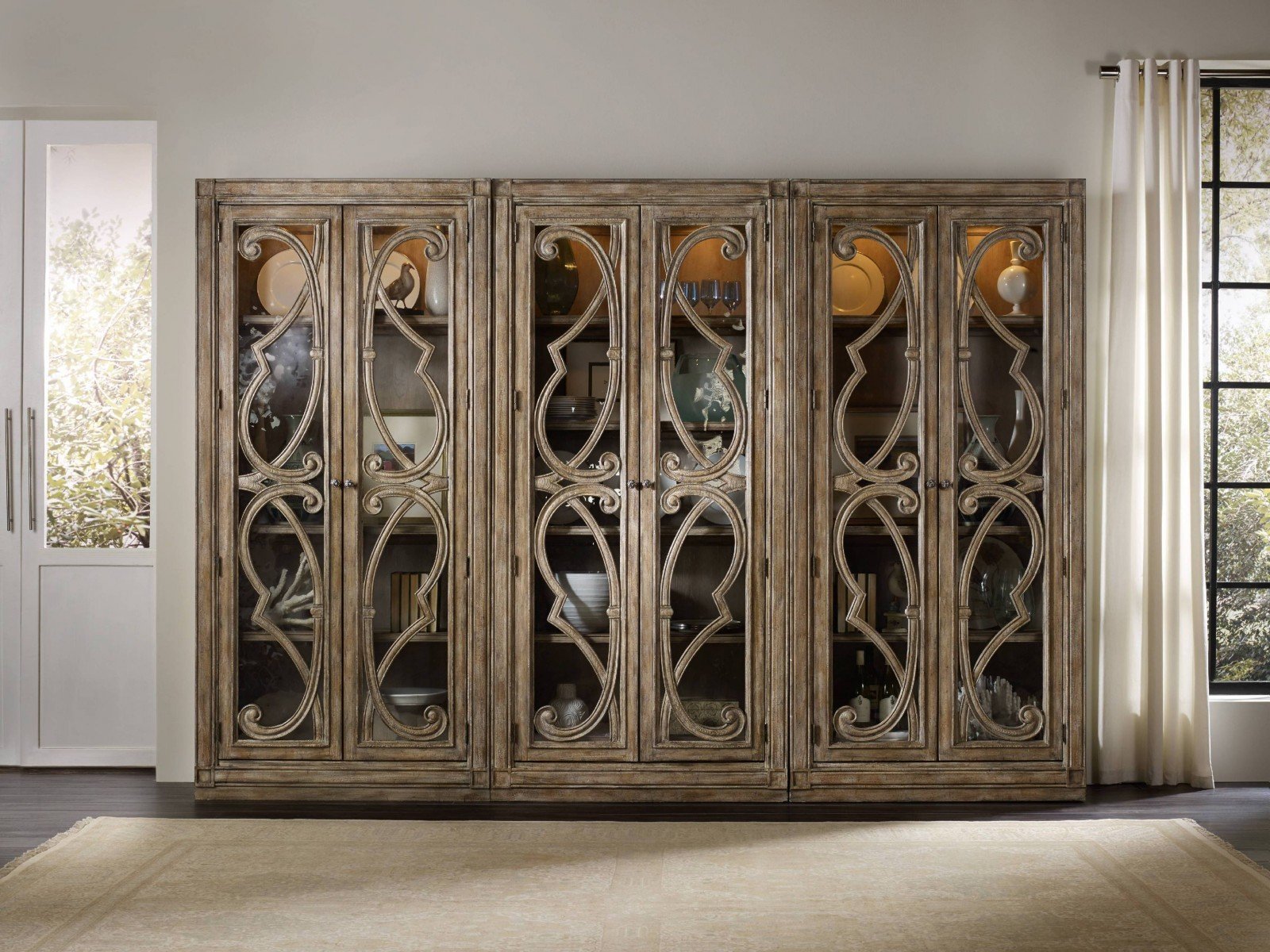 Витрина hooker Furniture Solana Bunching Curio Cabinet